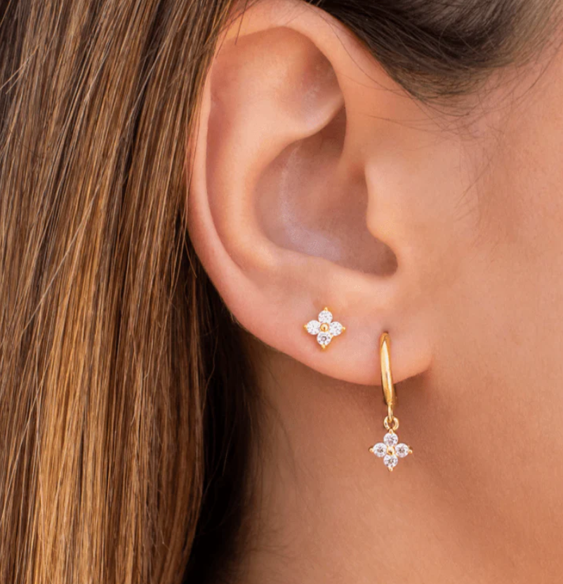 Clover Sapphire Huggie