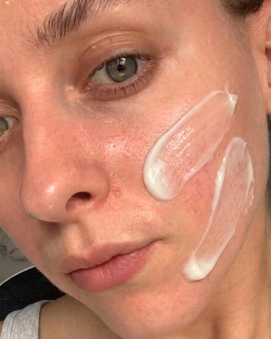 Calms dry, stressed skin